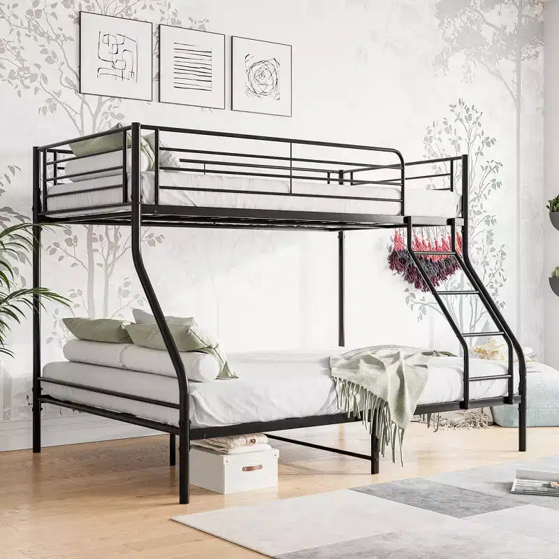 Litera metálica resistente, cama superior individual y cama inferior matrimonial, fácil de armar y con barandilla reforzada en el nivel superior