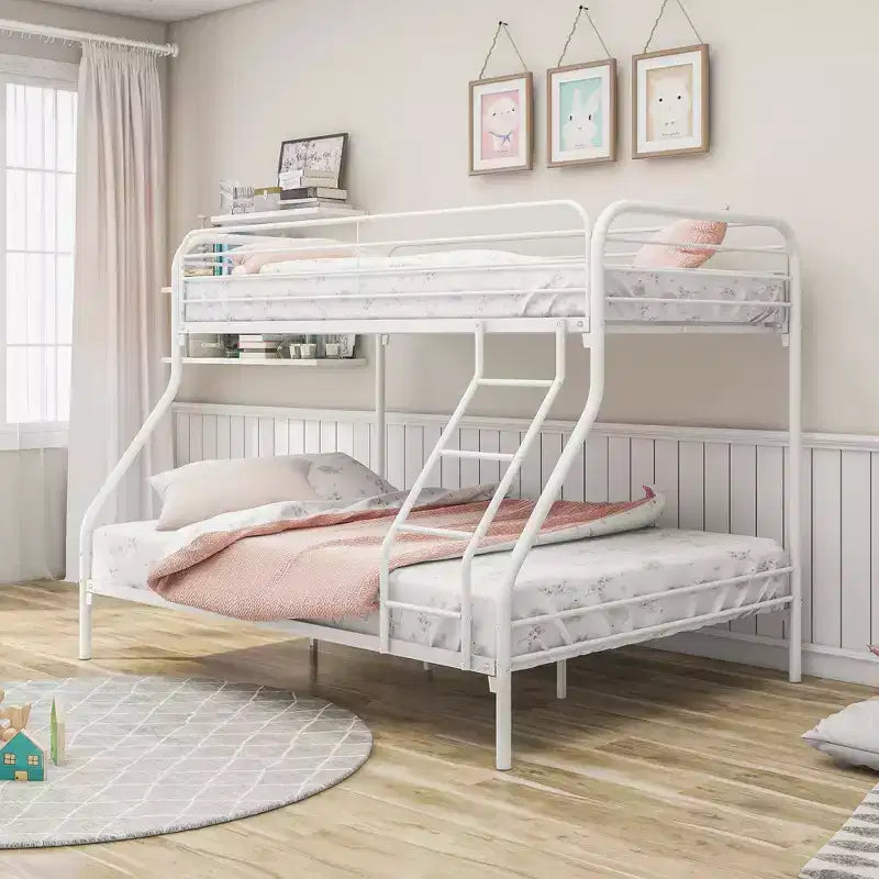 Litera metálica resistente, cama superior individual y cama inferior matrimonial, fácil de armar y con barandilla reforzada en el nivel superior