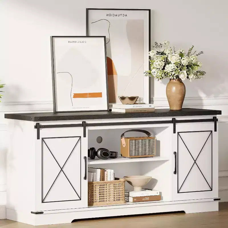 TV-Ständer im Landhausstil für Fernseher bis 65 Zoll, Entertainment-Center mit Schiebetüren im Scheunentor-Stil, verstellbarem Regal und Stauschrank für Wohnzimmer oder Schlafzimmer