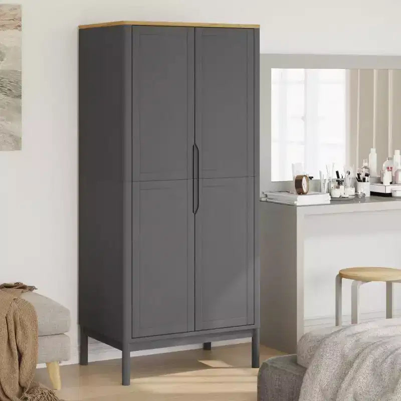 Kleiderschrank aus massiver Kiefer in Grau, 30.3 x 20.9 x 67.3 in