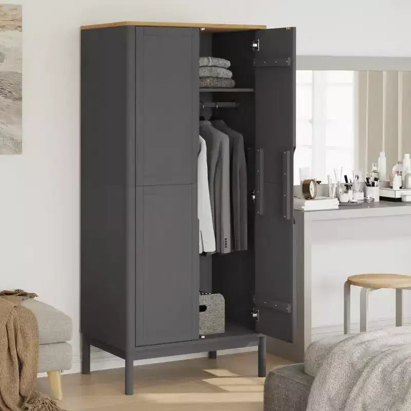 Kleiderschrank aus massiver Kiefer in Grau, 30.3 x 20.9 x 67.3 in