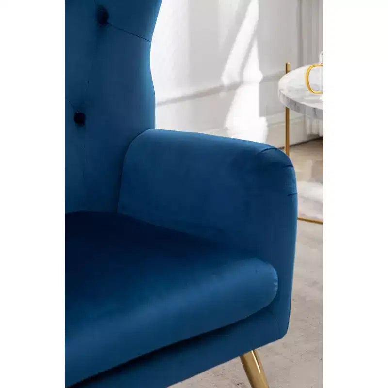 Akzentstuhl mit Samtbezug, Knopfheftung und Ohrensessellehne, Blau